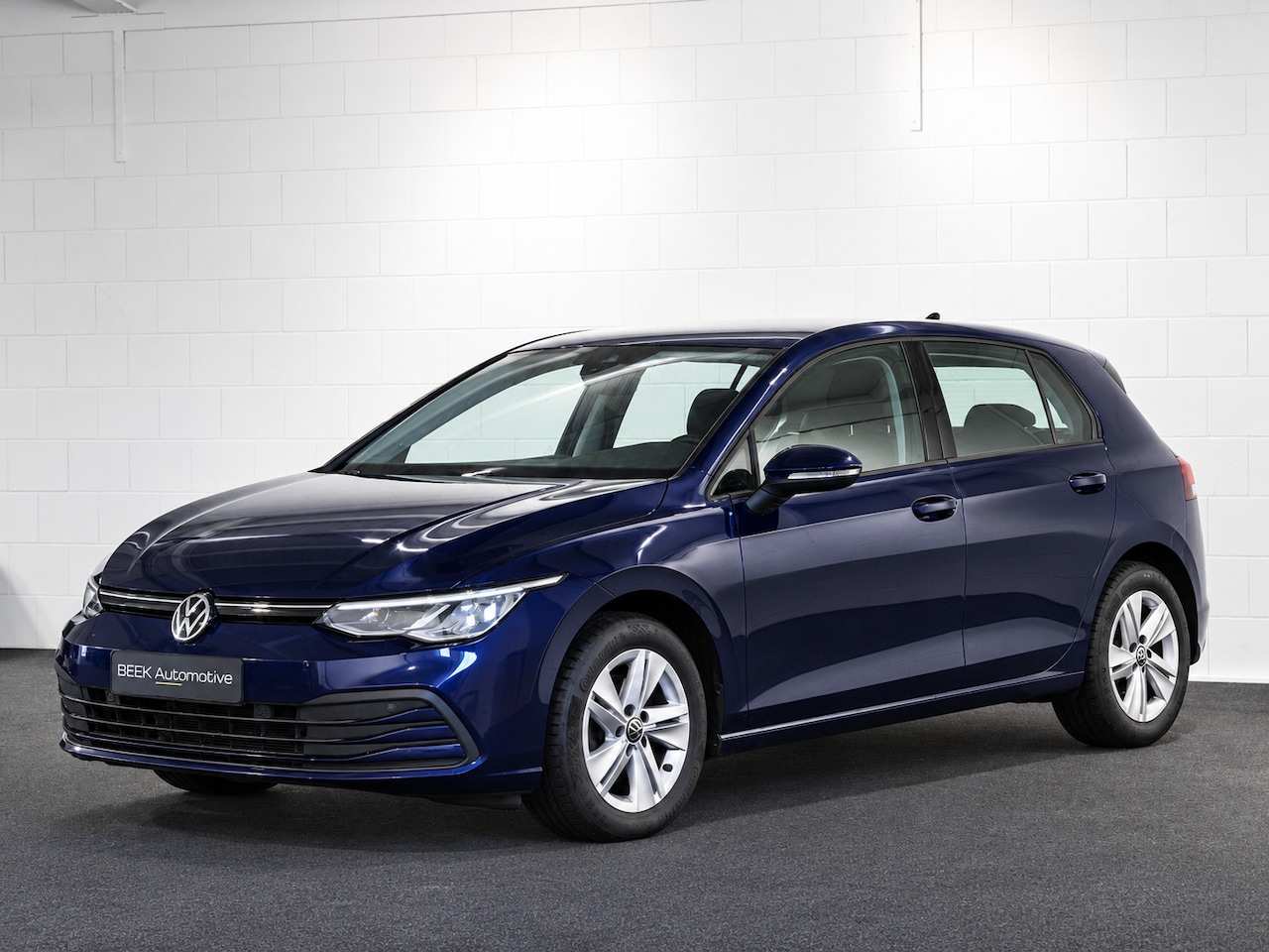 Volkswagen Golf - 1.0 eTSI | PDC | Stuur- en stoelverwarming | Apple CarPlay - AutoWereld.nl