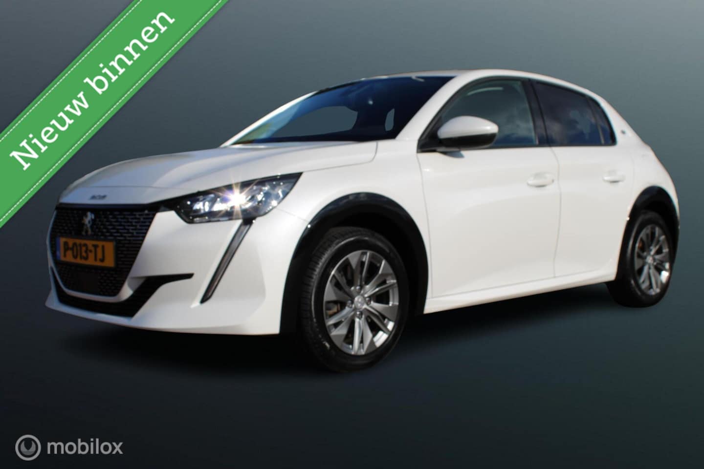 Peugeot e-208 - EV Active Pack 50 kWh, Wit parelmoer, Donker glas, Navi, App connect, Cruise, Pdc + camera - AutoWereld.nl