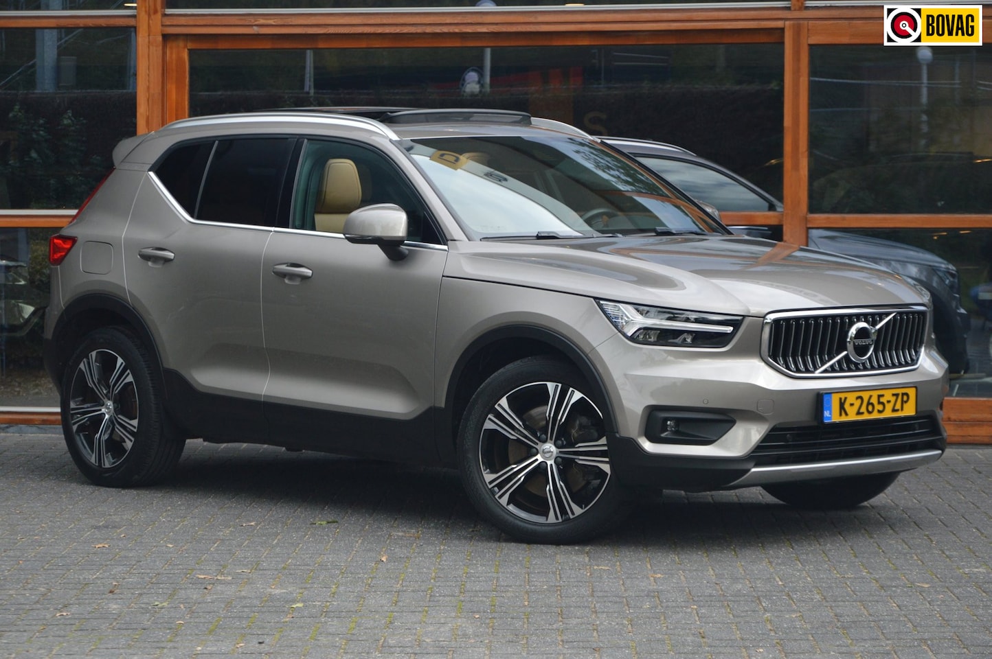 Volvo XC40 - T5 Hybride Inscription | Panoramadak | Camera | Trekhaak | Stoel + Stuur Verwarmd | Standk - AutoWereld.nl