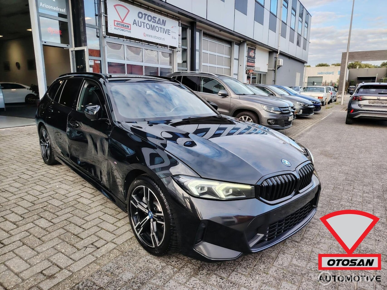 BMW 3-serie - 320e M Facelift Curve scherm Leder Harman Kardon - AutoWereld.nl