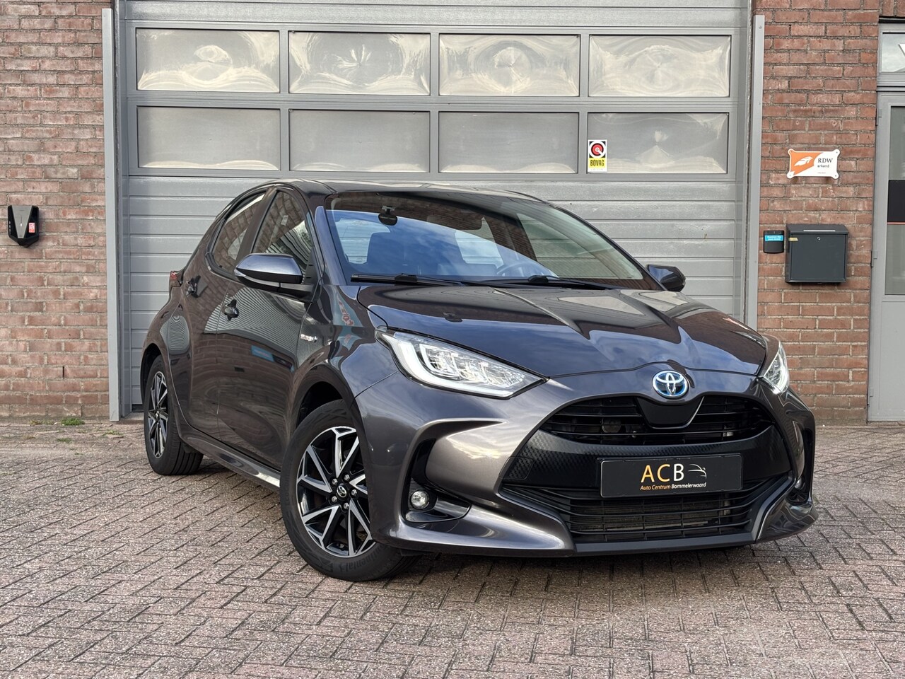 Toyota Yaris - 1.5 Hybrid Dynamic Achteruitrijcamera / Cruise control / Keyless entry. - AutoWereld.nl