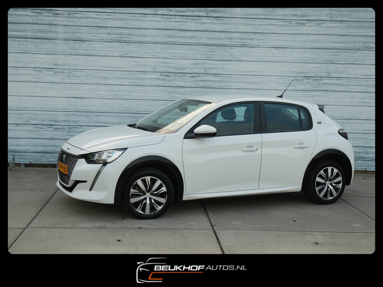 Peugeot e-208 - EV Active 50 kWh Carplay Navi Airco Soh90% - AutoWereld.nl