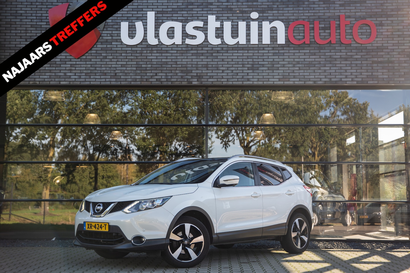 Nissan Qashqai - 1.2 Connect Edition 1.2 Connect Edition , Panoramadak, Stoelverwarming, Trekhaak, Rondomcamera, - AutoWereld.nl