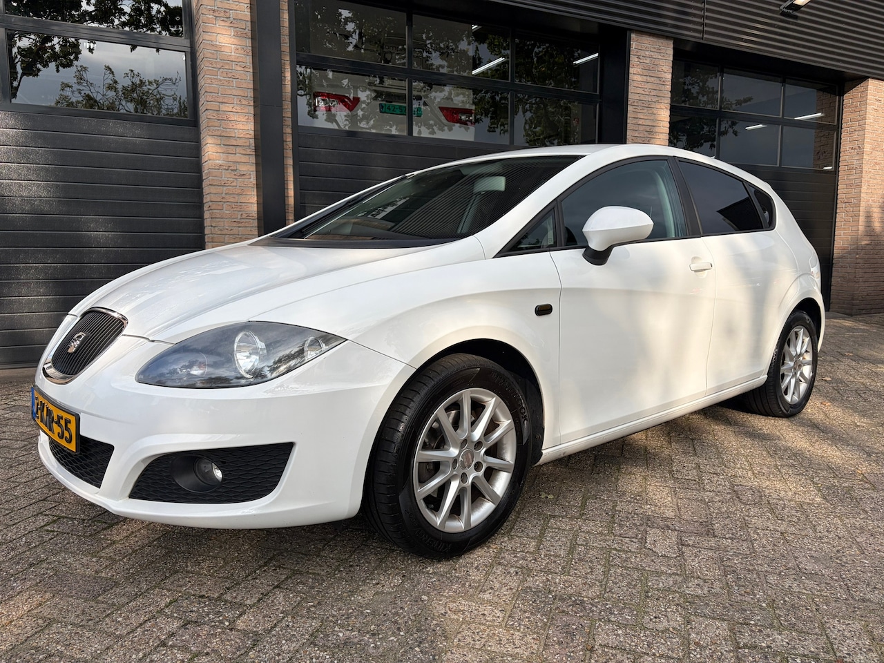 SEAT Leon - 1.2 TSI Ecomotive Reference 1.2 TSI Ecomotive Reference - AutoWereld.nl