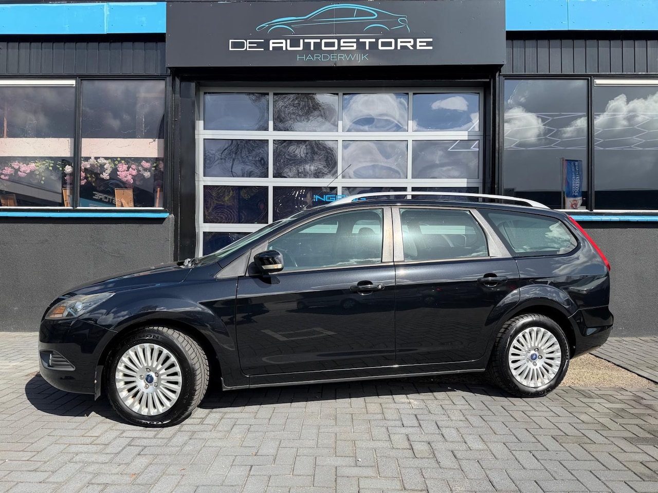 Ford Focus Wagon - 1.8 Titanium Airco Navi Cruise pdc Zeer nette Auto!!! - AutoWereld.nl