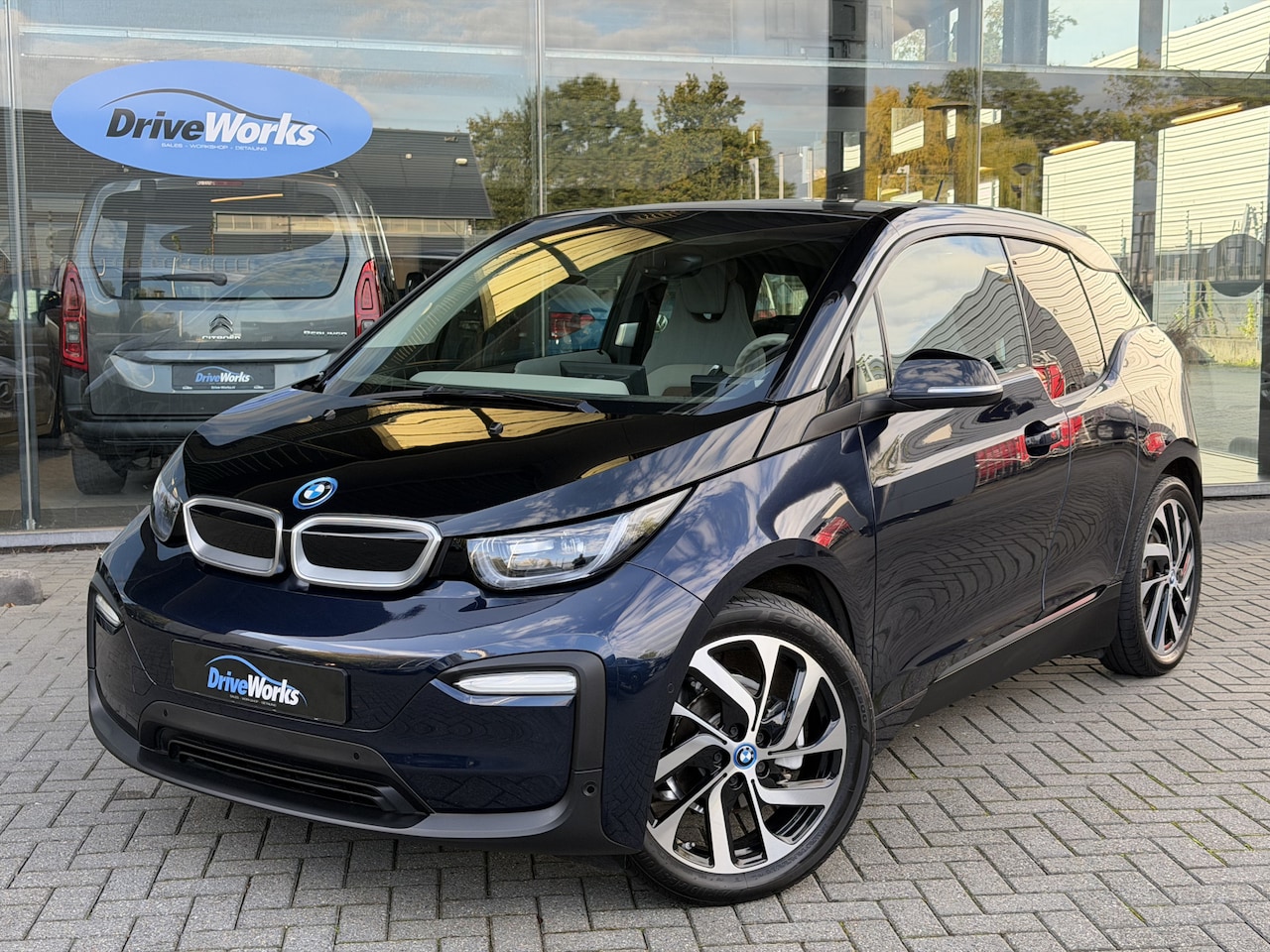 BMW i3 - Executive Edition 120Ah 42 kWh | Camera | Groot Navi | Key-less | Interieurdesign 'Loft' I - AutoWereld.nl