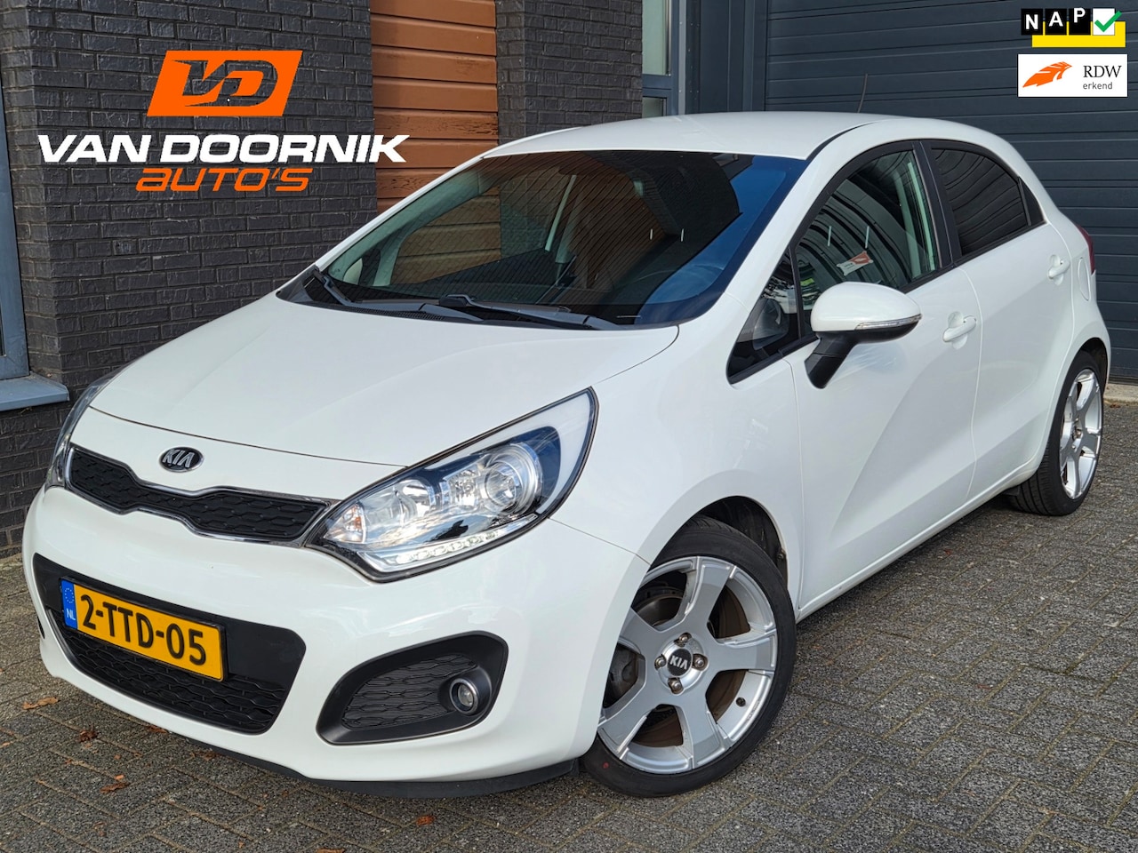 Kia Rio - 1.2 CVVT World Cup Edition Airco/Cruise Control/5-Deurs/Nieuwe APK! - AutoWereld.nl
