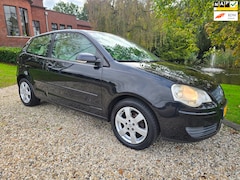 Volkswagen Polo - 1.4-16V Sportline *apk:09-2027
