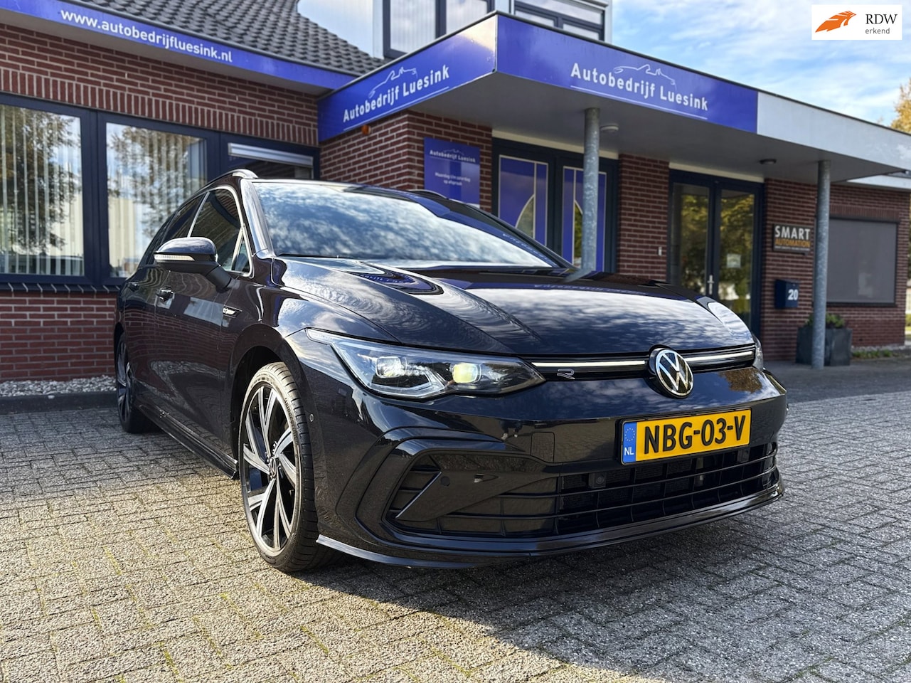 Volkswagen Golf Variant - 2.0 TSI R-Line - IQ.Light - Carplay - Virtual dash - 18" - Adaptieve Cruise Control - Spor - AutoWereld.nl