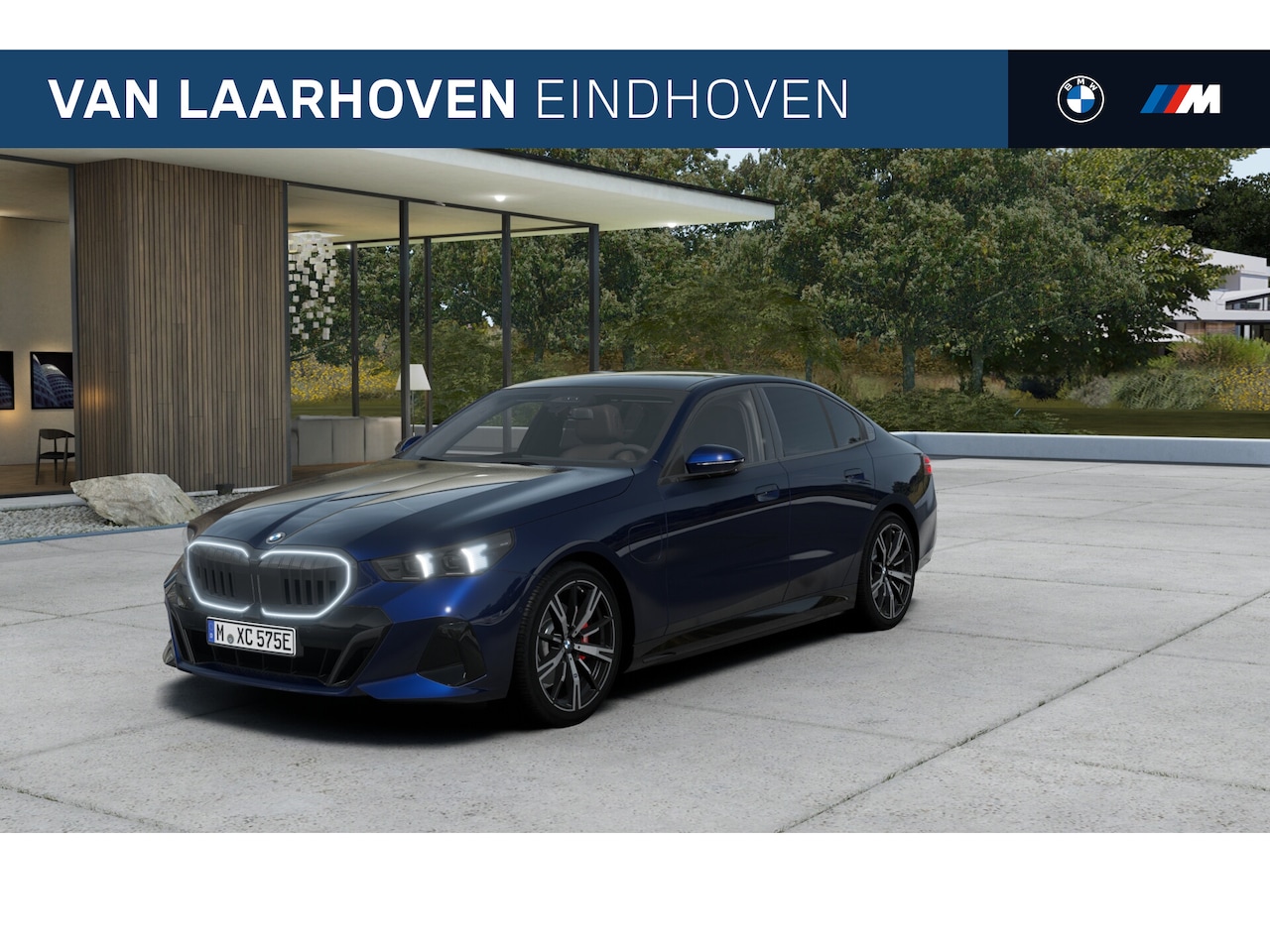 BMW 5-serie - 530e M Sport Automaat / Trekhaak / Panoramadak / Comfortstoelen / Comfort Access / Achteru - AutoWereld.nl