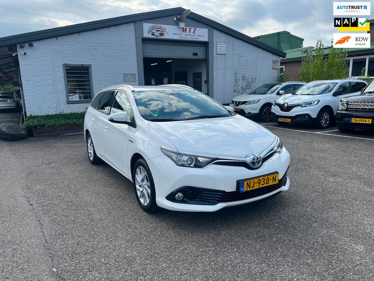 Toyota Auris Touring Sports - 1.8 Hybrid Dynamic | 6 MND Garantie| KEYLESS | CLIMA - AutoWereld.nl