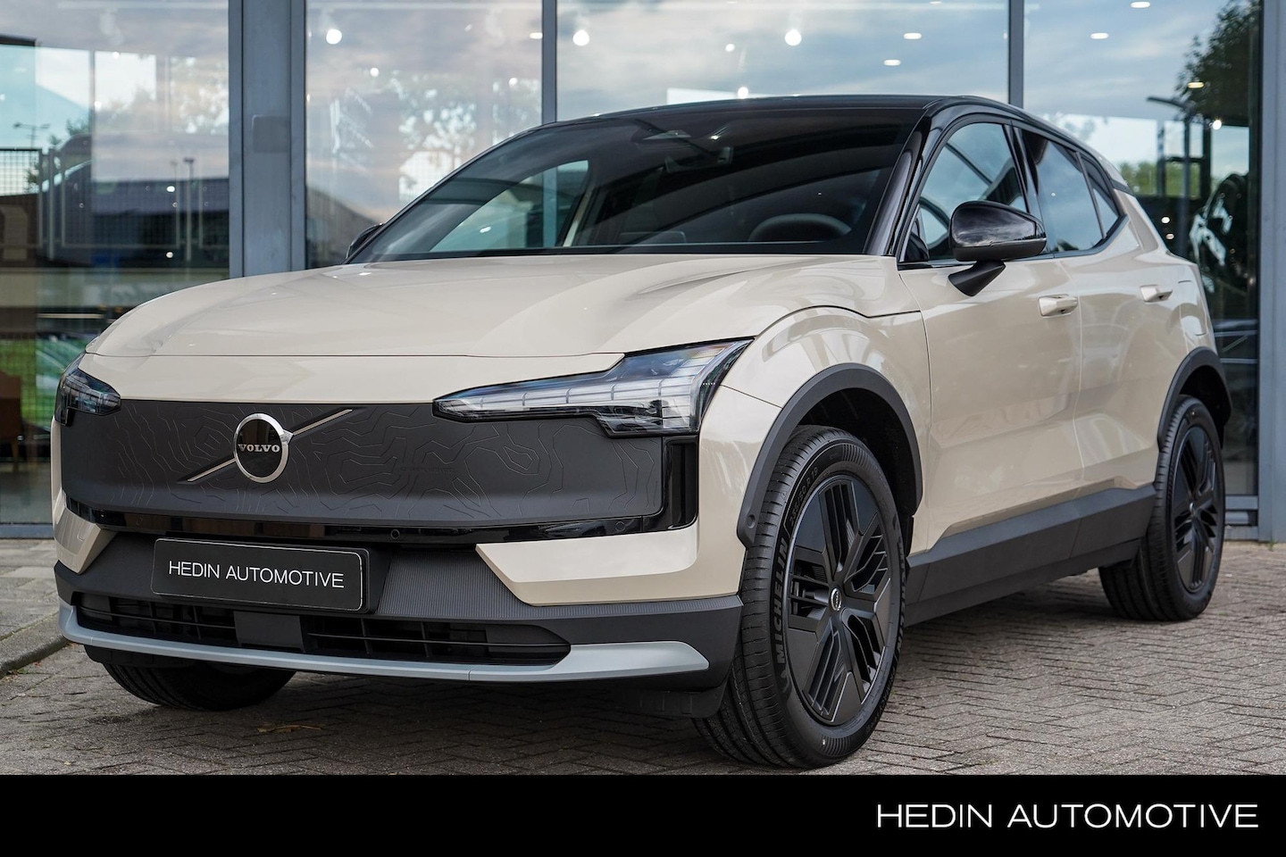 Volvo EX30 Cross Country - P5 Long Range Plus Europa 69 kWh | Direct leverbaar! | Power Seats Elektrisch | Stoel + St - AutoWereld.nl