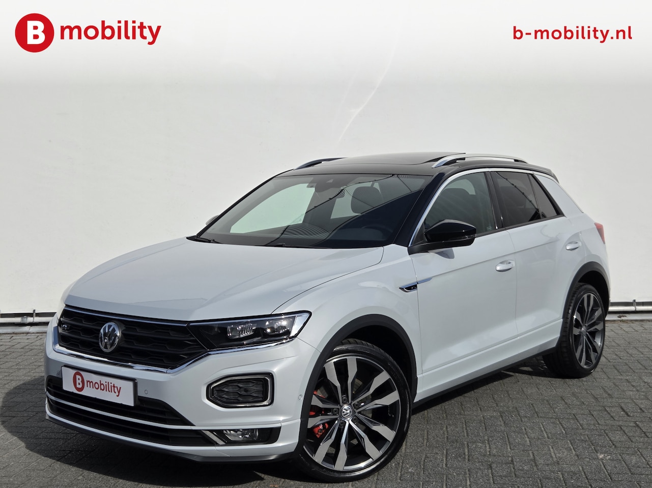 Volkswagen T-Roc - 2.0 TSI 4Motion Sport R-Line Panoramadak Digitaal Dashboard NL Auto! | ACC | Achteruitrijc - AutoWereld.nl