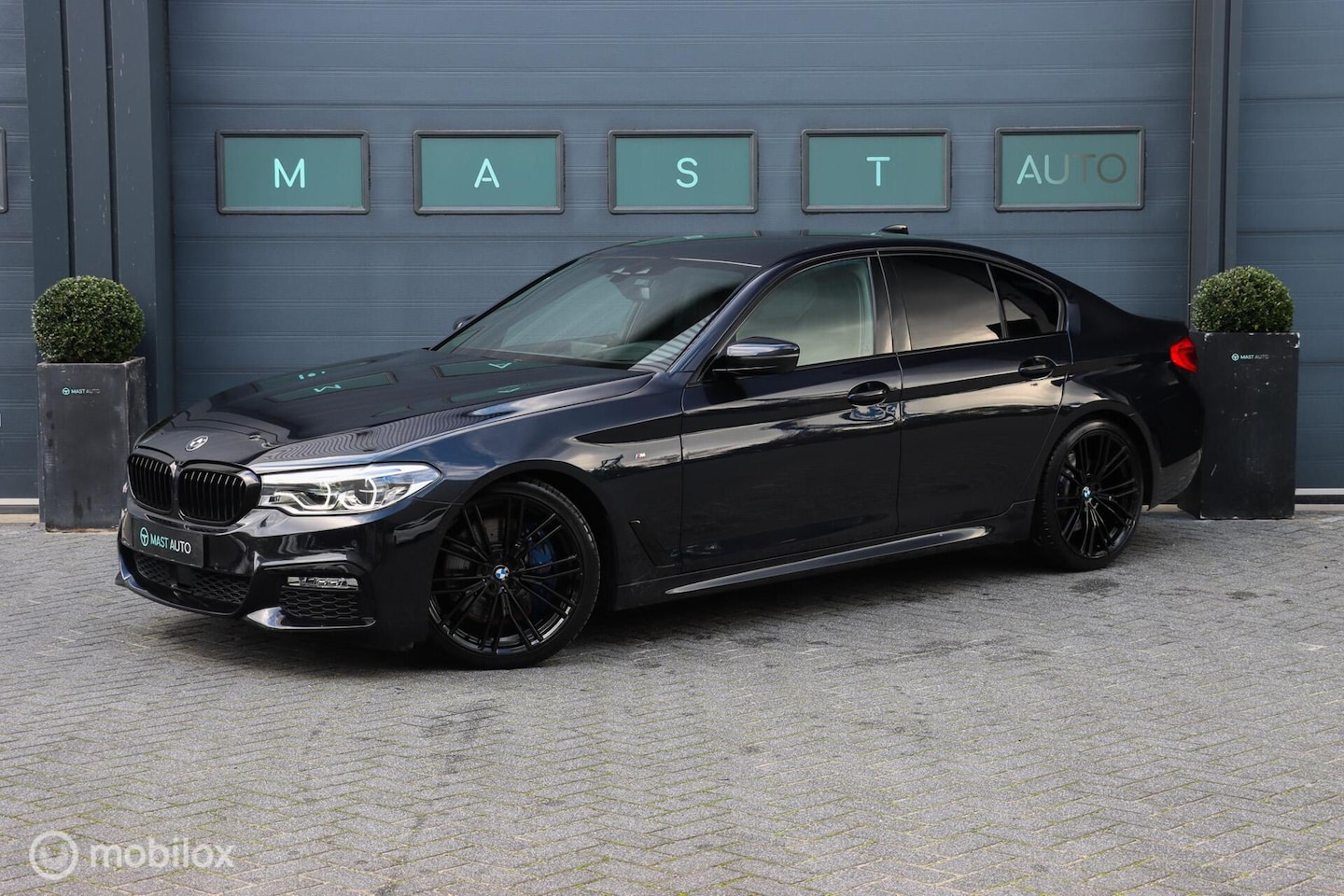 BMW 5-serie - 540i xDrive High Executive|M-Sport|H&K AUDIO|ACC|HUD - AutoWereld.nl
