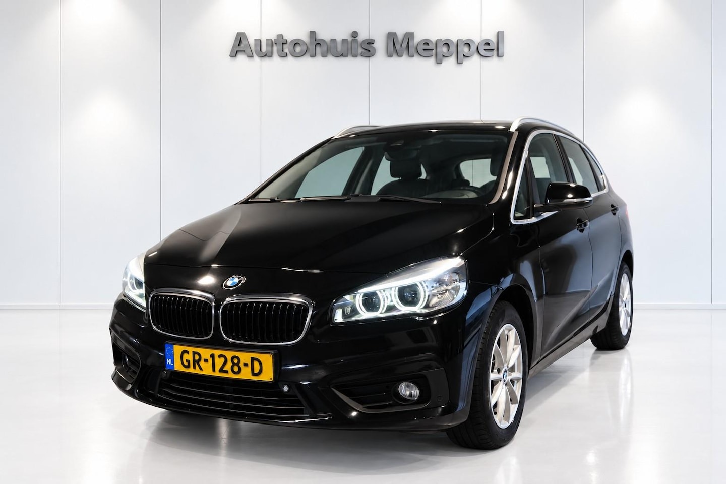 BMW 2-serie Active Tourer - 218i LED*Trekhaak*PDC*Sportstoelen*Navigatie - AutoWereld.nl