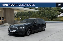 BMW 5-serie Touring - 530e M Sport Automaat / Trekhaak / Panoramadak / Harman Kardon / Adaptieve LED / Stoelverw
