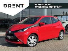 Toyota Aygo - 1.0 VVT-i x-play | Airco | Camera | Lichtmetaal