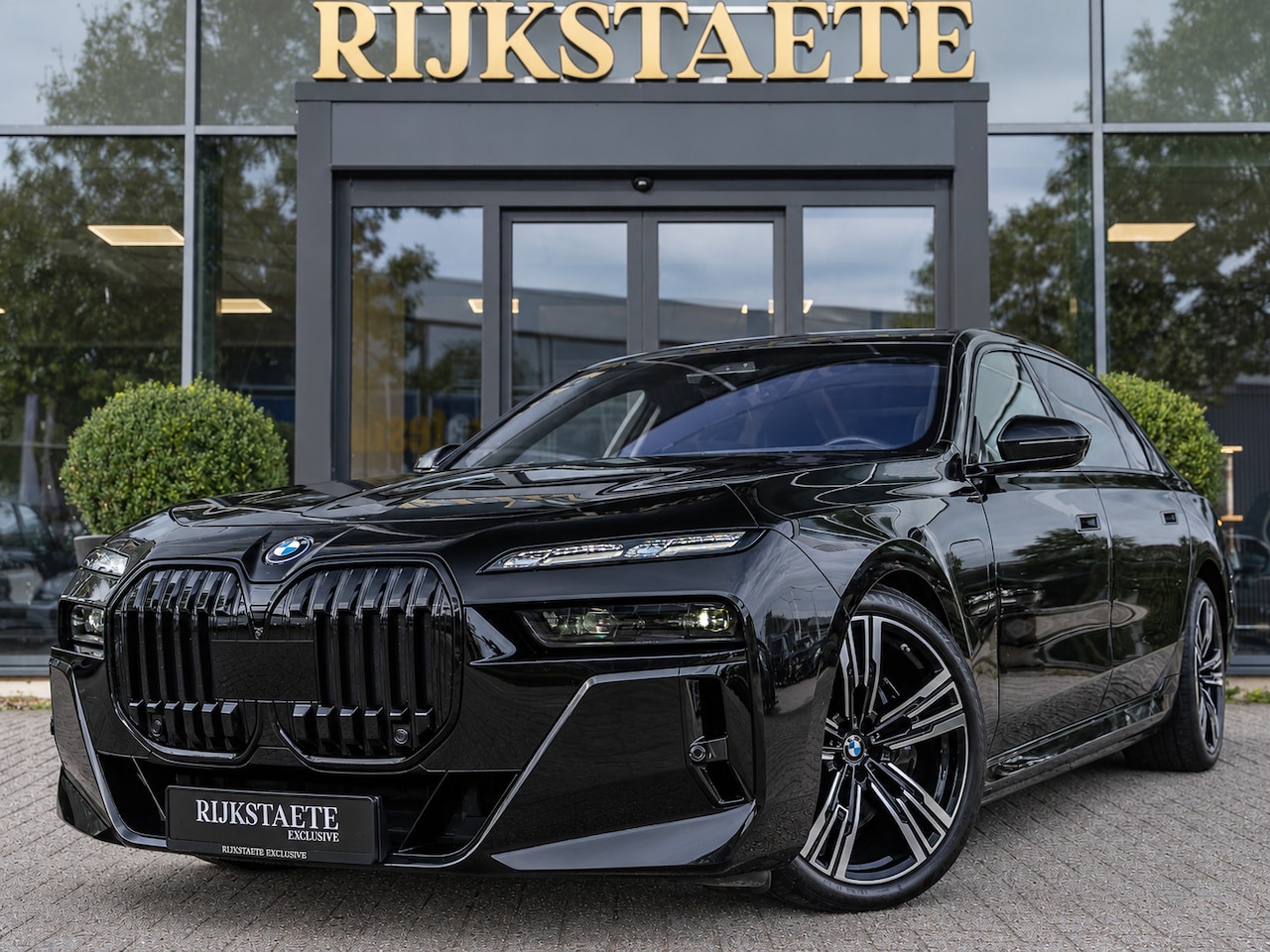 BMW 7-serie - 750e XDrive|PANO|SKYLOUNGE|B&W|EL.DEUR|INC.BTW - AutoWereld.nl