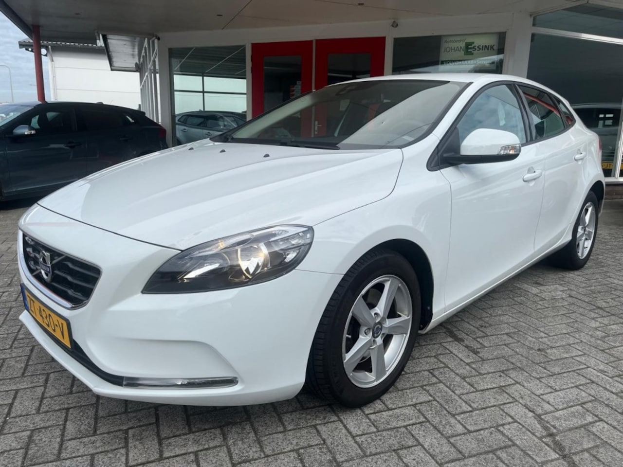 Volvo V40 - 1.6 T2  120 PK  Bluetooth  PDC Onderhoudshistorie - AutoWereld.nl