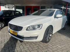 Volvo V60 - 1.6 T3 150PK Momentum 150 PK NW Distributieriem Bluetooth Trekhaak
