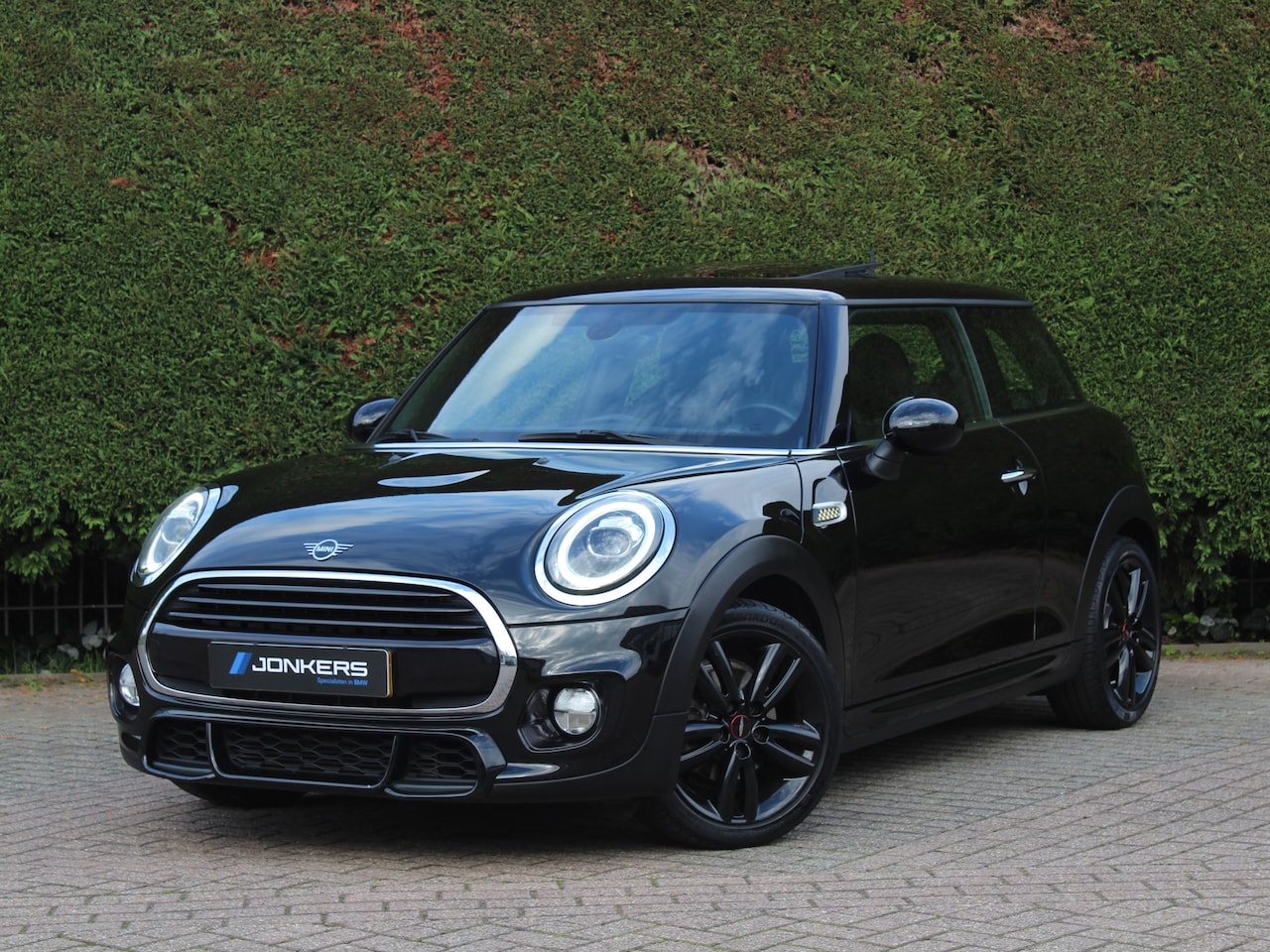 MINI 3-Deurs - 1.5 Cooper | JCW pakket | Panoramadak | 1e eigenaar - AutoWereld.nl