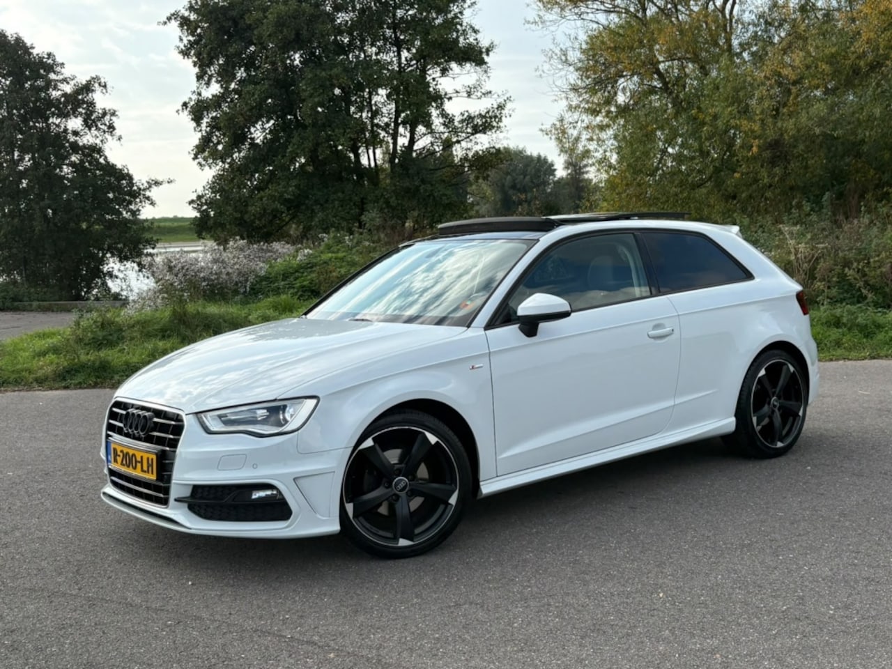 Audi A3 Sportback - 1.4 TFSI Ambi. PL+ Pano RS Velgen Stoelvw PDC NAVI BlueTooth - AutoWereld.nl