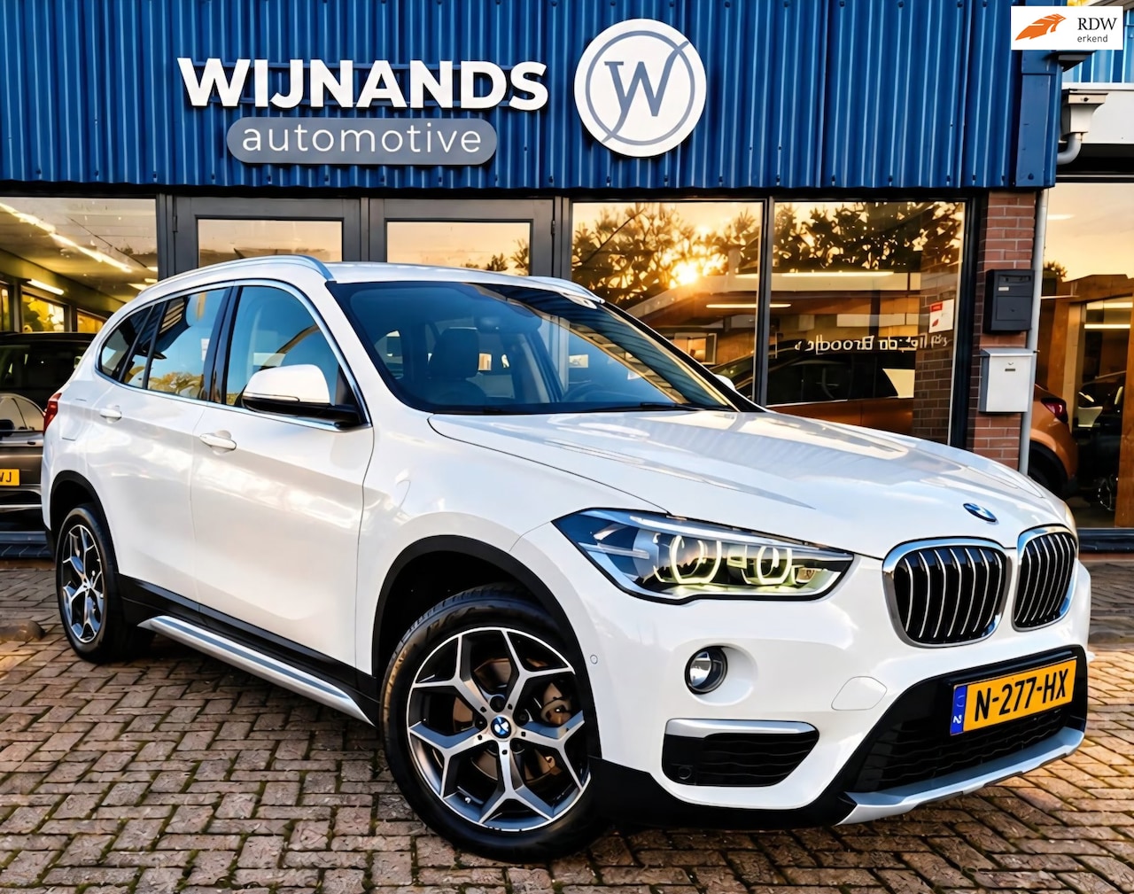 BMW X1 - SDrive18i High Executive Stoelvw LED Elek Kofferbak - AutoWereld.nl