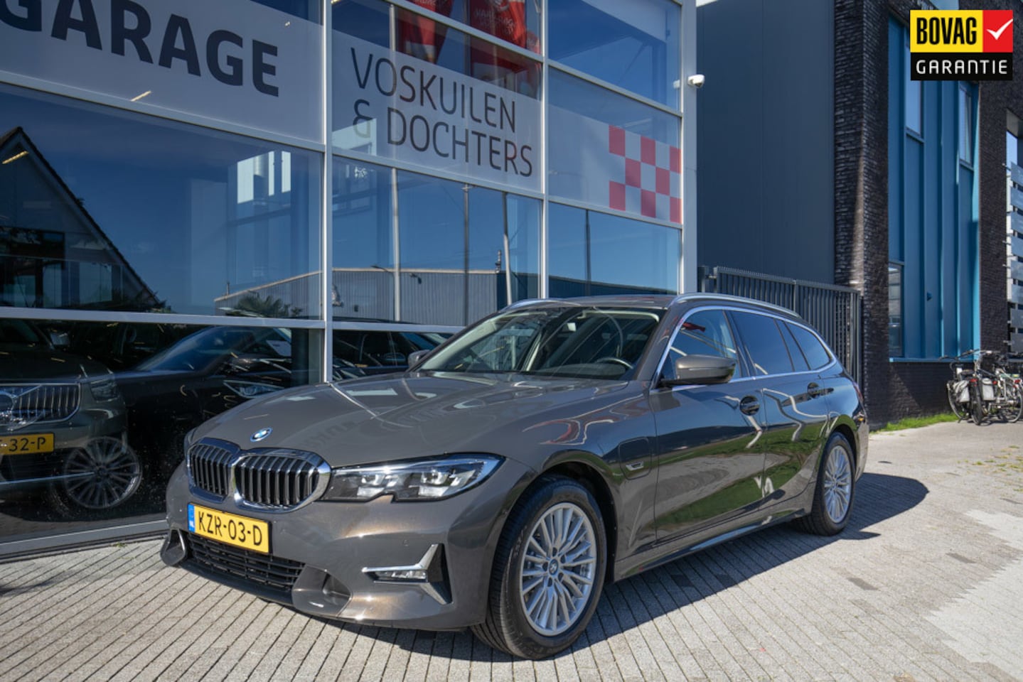 BMW 3-serie Touring - 320e PHEV Luxury Line Panoramadak - AutoWereld.nl