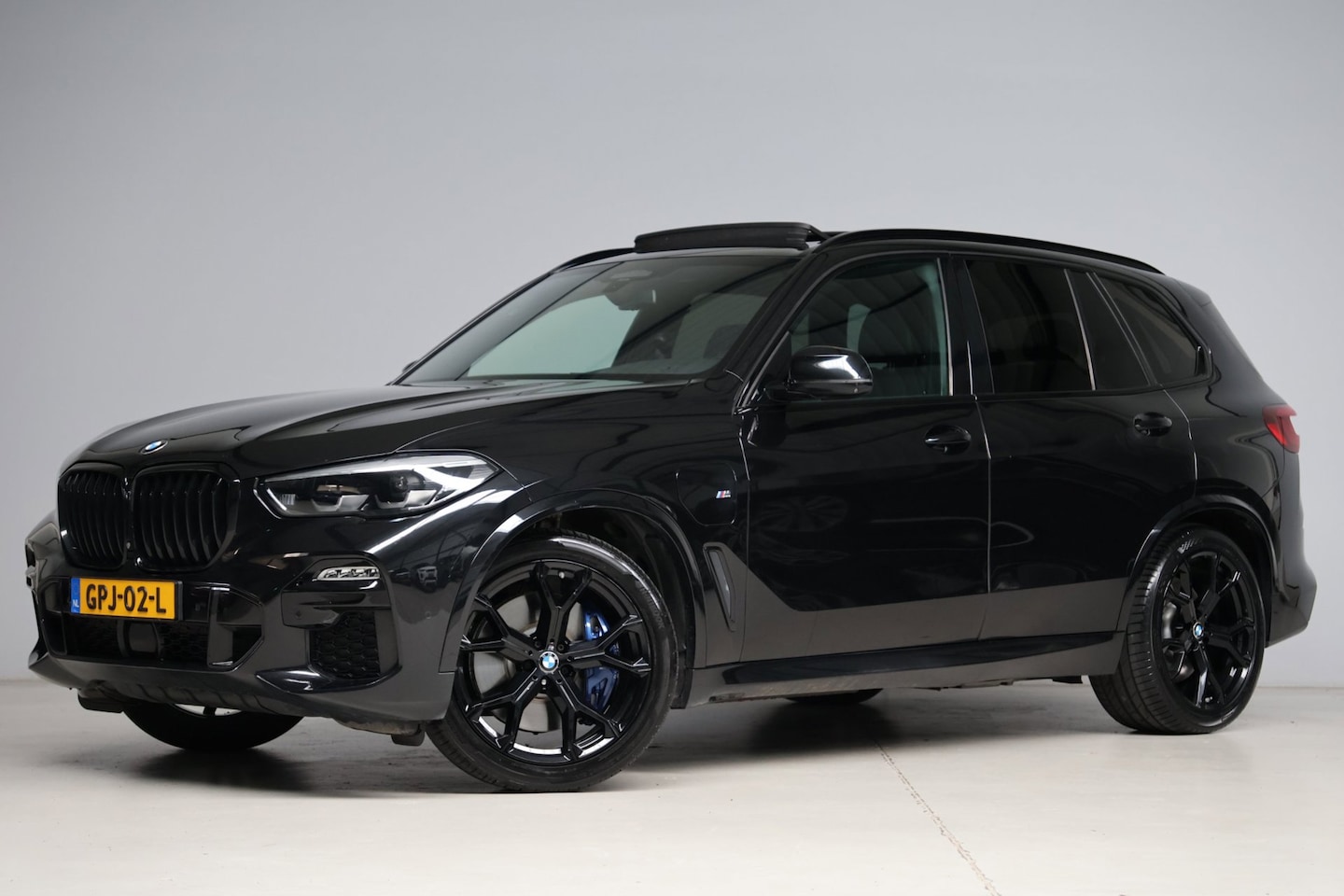 BMW X5 - XDrive45e High Executive M-sport | panoramadak skylounge | softlcose | massage |elek. trek - AutoWereld.nl