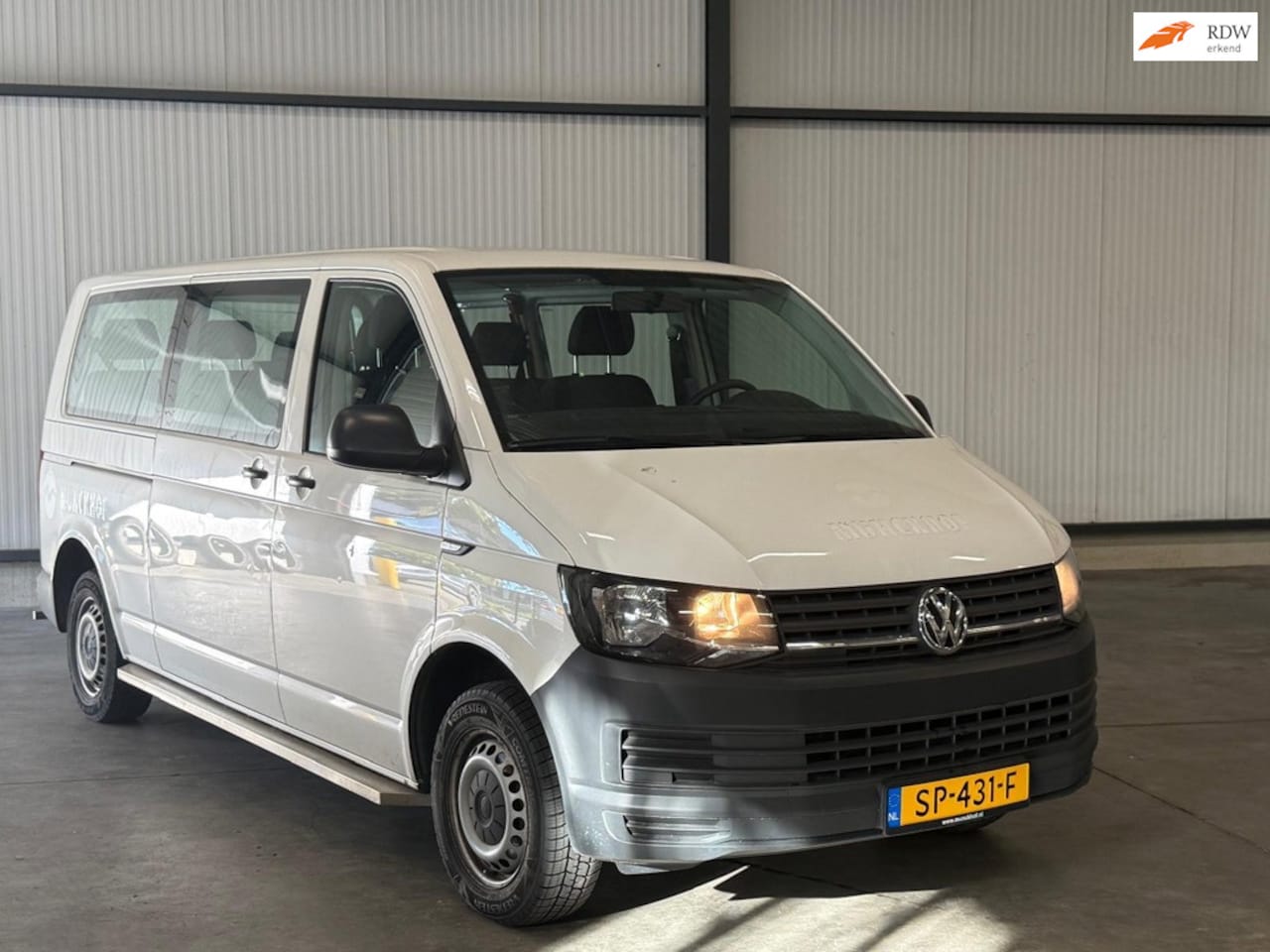 Volkswagen Transporter Kombi - 2.0 TDI L2H1 2.0 TDI L2H1 - AutoWereld.nl