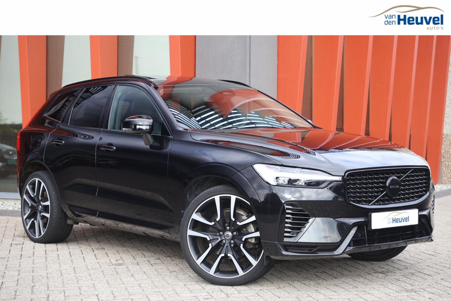 Volvo XC60 - T6 Recharge AWD Plus Dark | Stoelverwarming | Trekhaak | Parkeercamera | Leder | Pilot Ass - AutoWereld.nl