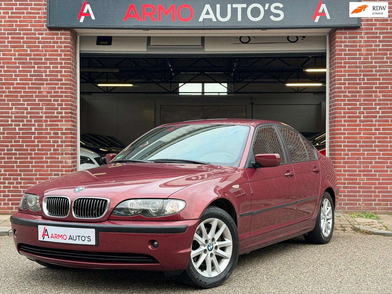 BMW 3-serie - 318i Lifestyle Executive | Airco | Stoelverwarming - AutoWereld.nl