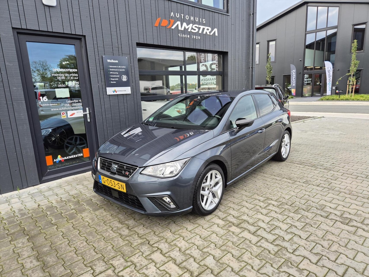 SEAT Ibiza - 1.0 TSI FR Business Intense|Trekhaak|Camera|Navi|DAB| - AutoWereld.nl