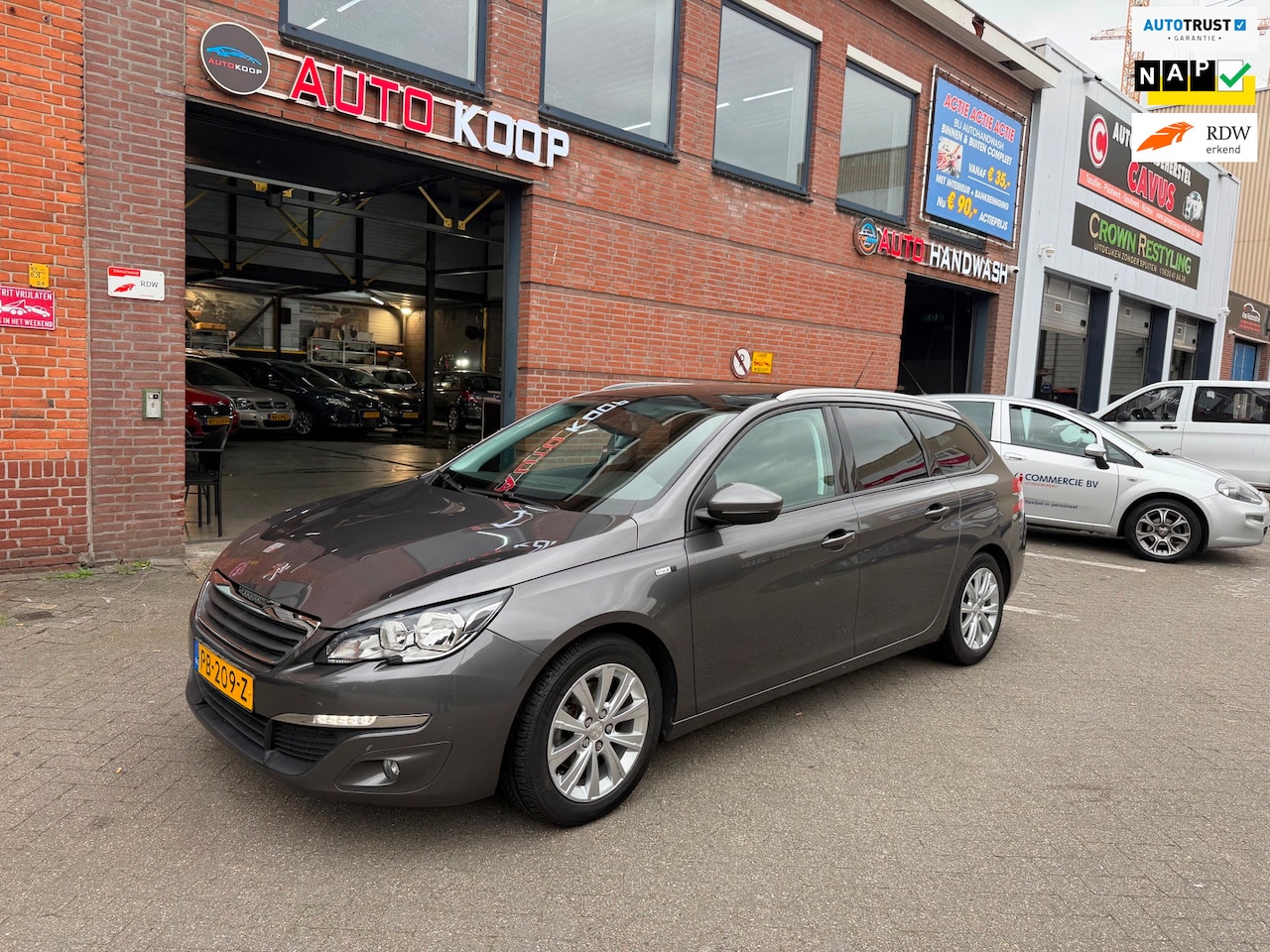 Peugeot 308 SW - 1.2 PureTech Style Panoramadak Clima PdC NaP - AutoWereld.nl