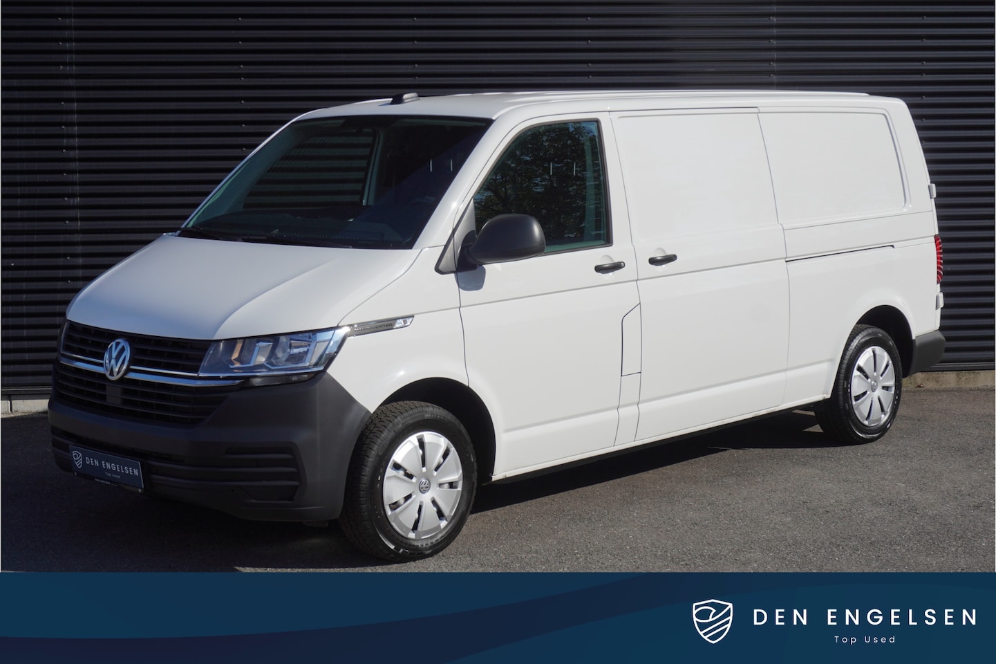 Volkswagen Transporter - 150pk Automaat L2H1 2x Schuifdeur Trekhaak Cruise control Apple Carplay Navigatie Standkac - AutoWereld.nl