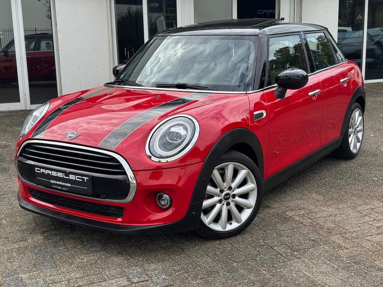 MINI 5-Deurs - 1.5 Cooper Chili, Harman/Kardon, Panoramadak, Camera, leder, NAVI-PRO - AutoWereld.nl