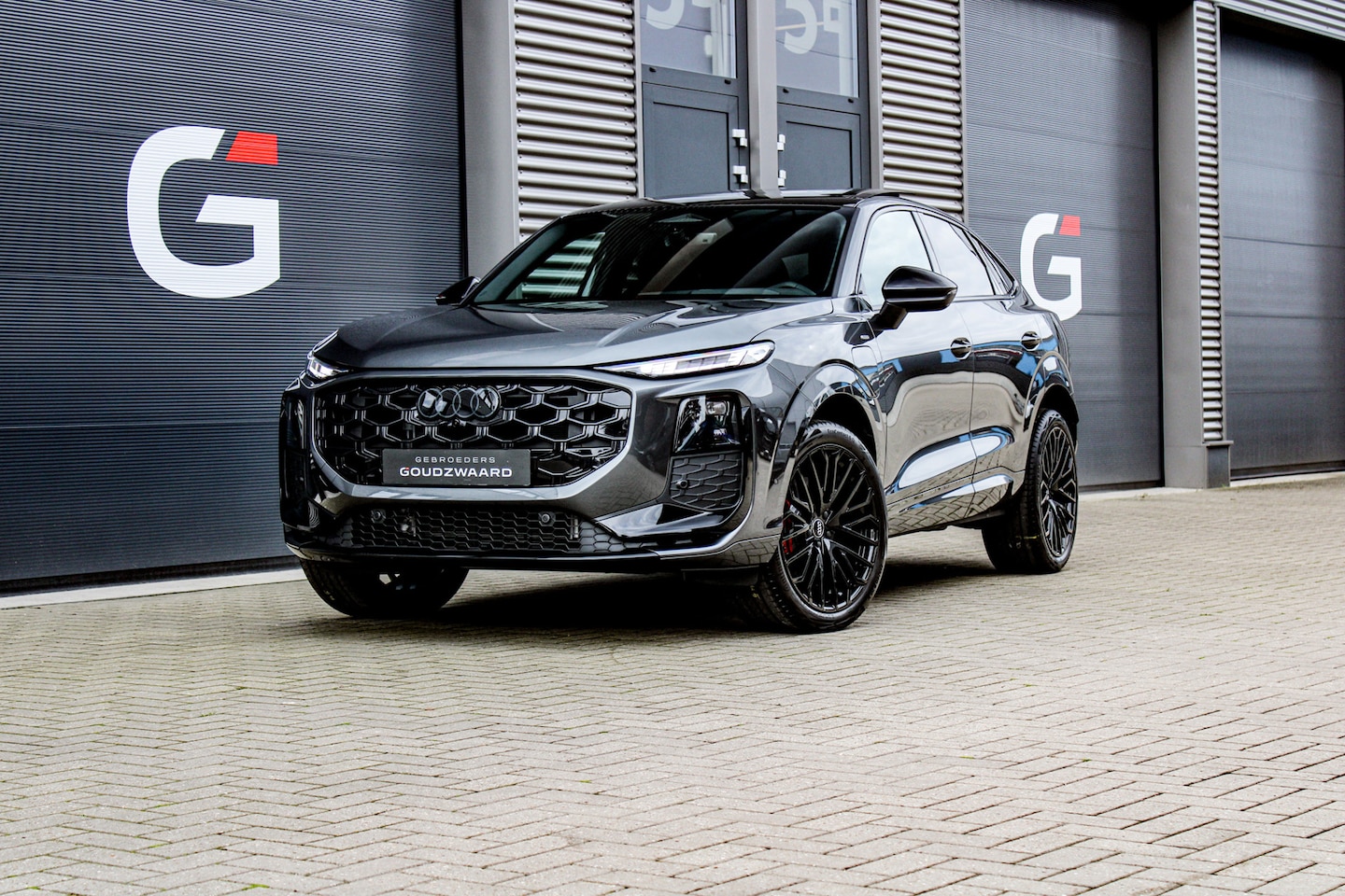Audi Q3 Sportback - E-hybrid S edition 272PK | Tech Pro | Pano | SONOS | Head-up | Memory | 360 camera - AutoWereld.nl