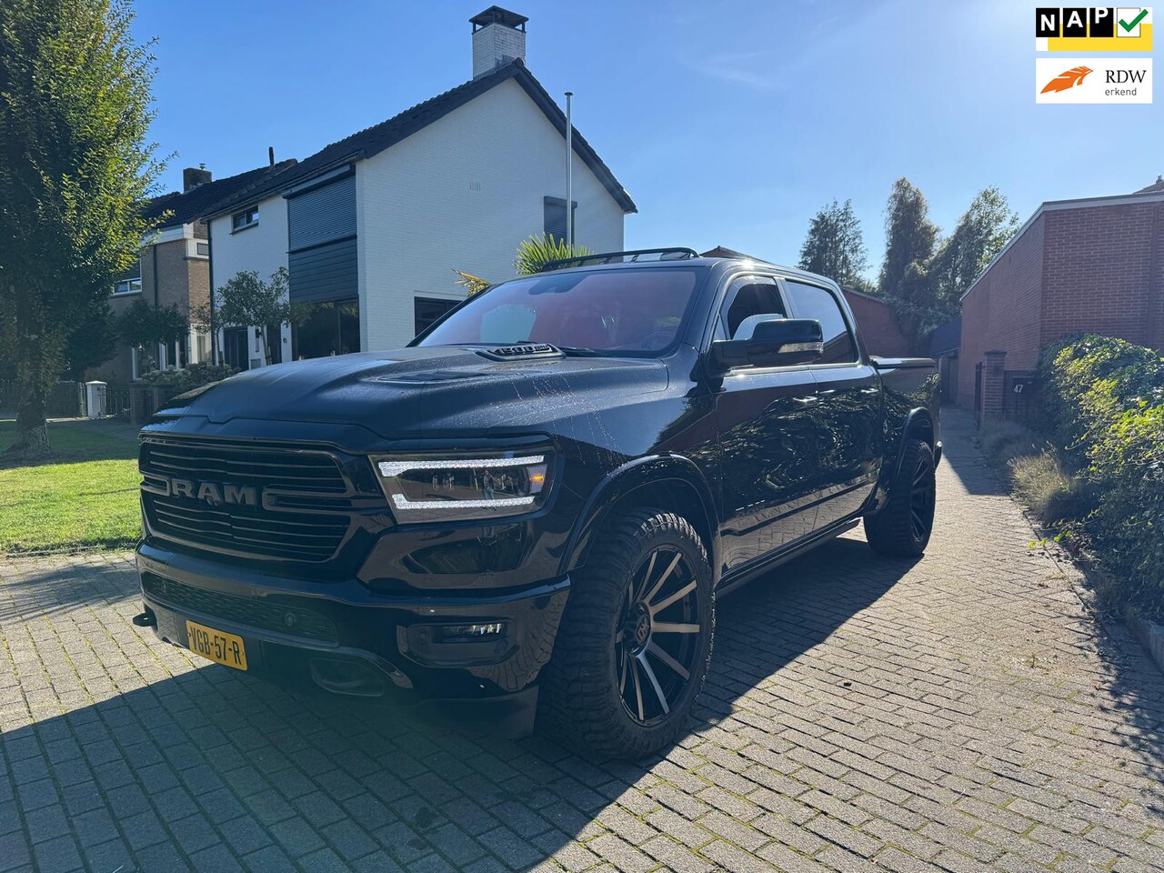 Dodge Ram 1500 - 5.7 V8 4x4 Crew Cab Laramie Alle opties - AutoWereld.nl