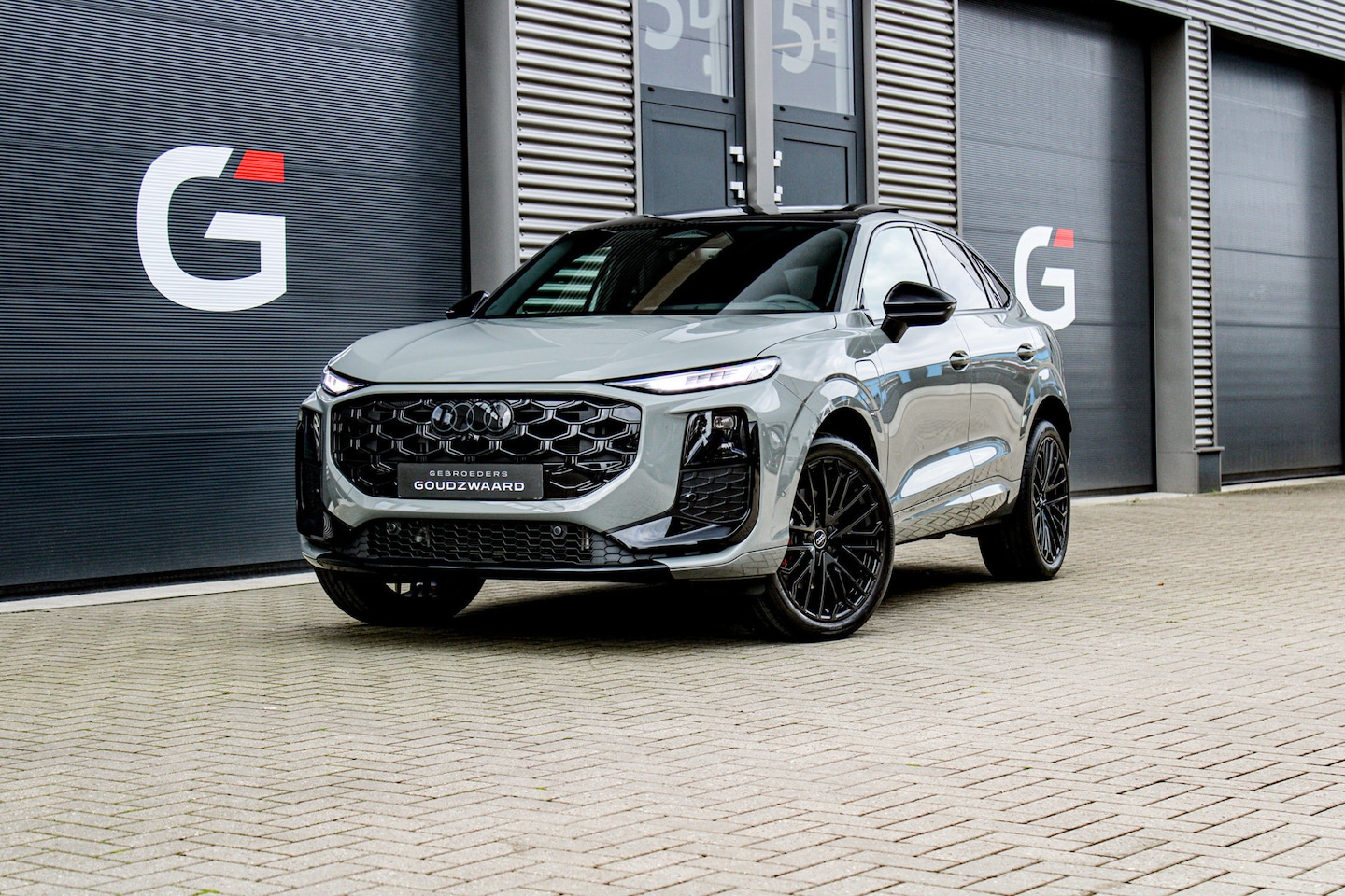 Audi Q3 Sportback - E-hybrid S edition 272PK | Indiv. Quantumgrijs | Tech Pro | Pano | SONOS | Head-up | Memor - AutoWereld.nl