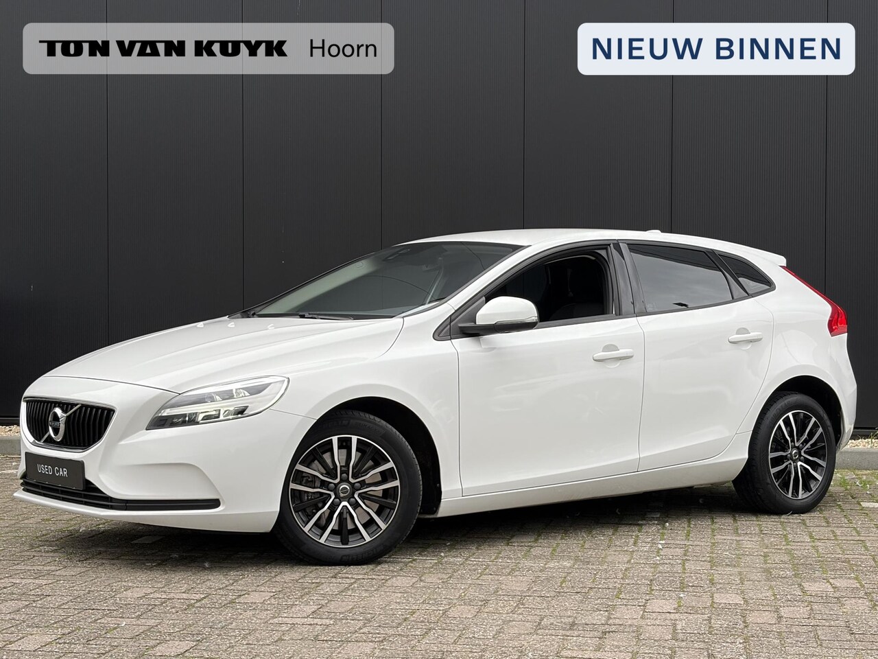 Volvo V40 - 1.5 T2 Polar+ / Navi / Bluetooth / Parkeersensoren / Stoelverwarming / Cruise Control / Au - AutoWereld.nl