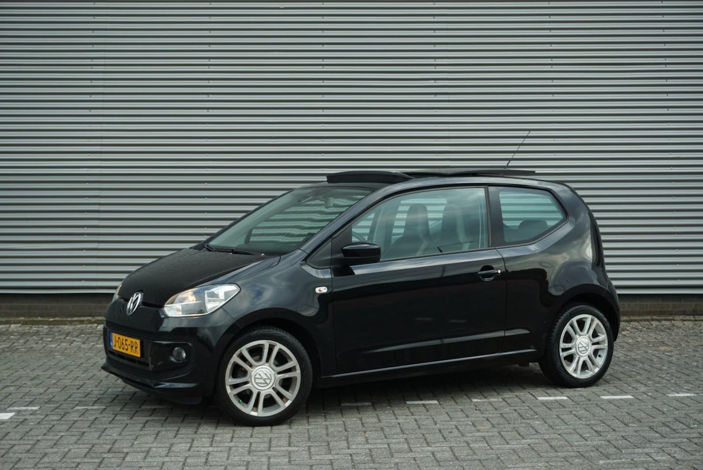Volkswagen Up! - 1.0 high up! Pano/Pdc/Cruise/Airco - AutoWereld.nl