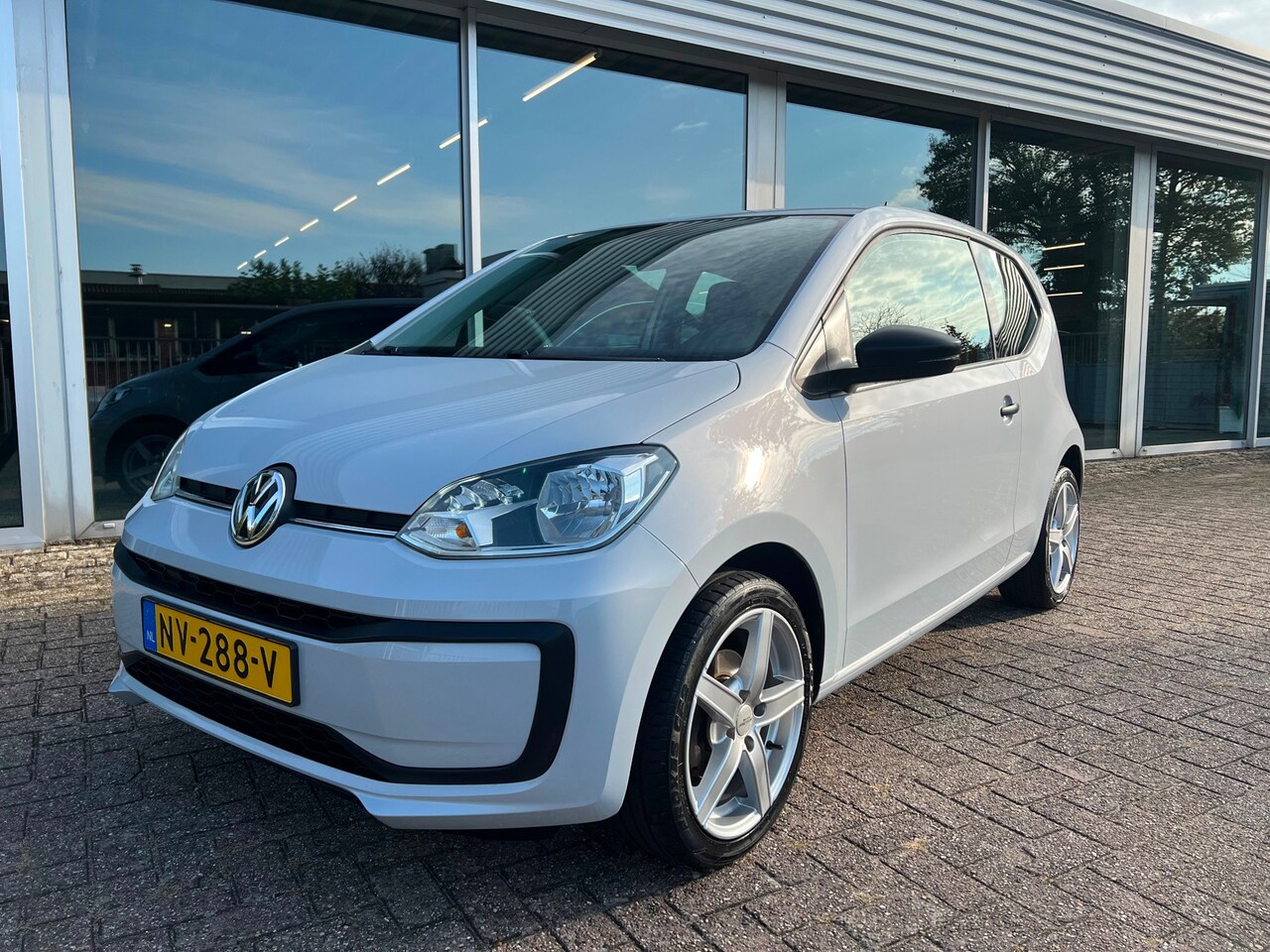 Volkswagen Up! - 1.0 Airco, Sportvelgen, Orig.NL - AutoWereld.nl