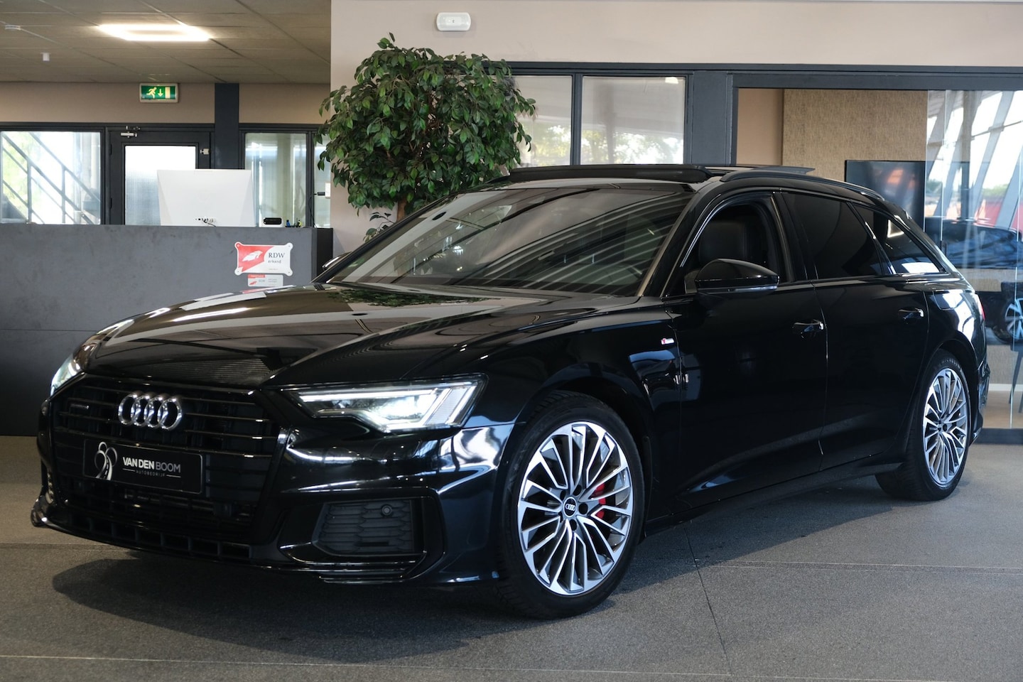 Audi A6 Avant - 55 TFSI e quattro 2x S-line 367pk Pano Leder Trekhaak - AutoWereld.nl