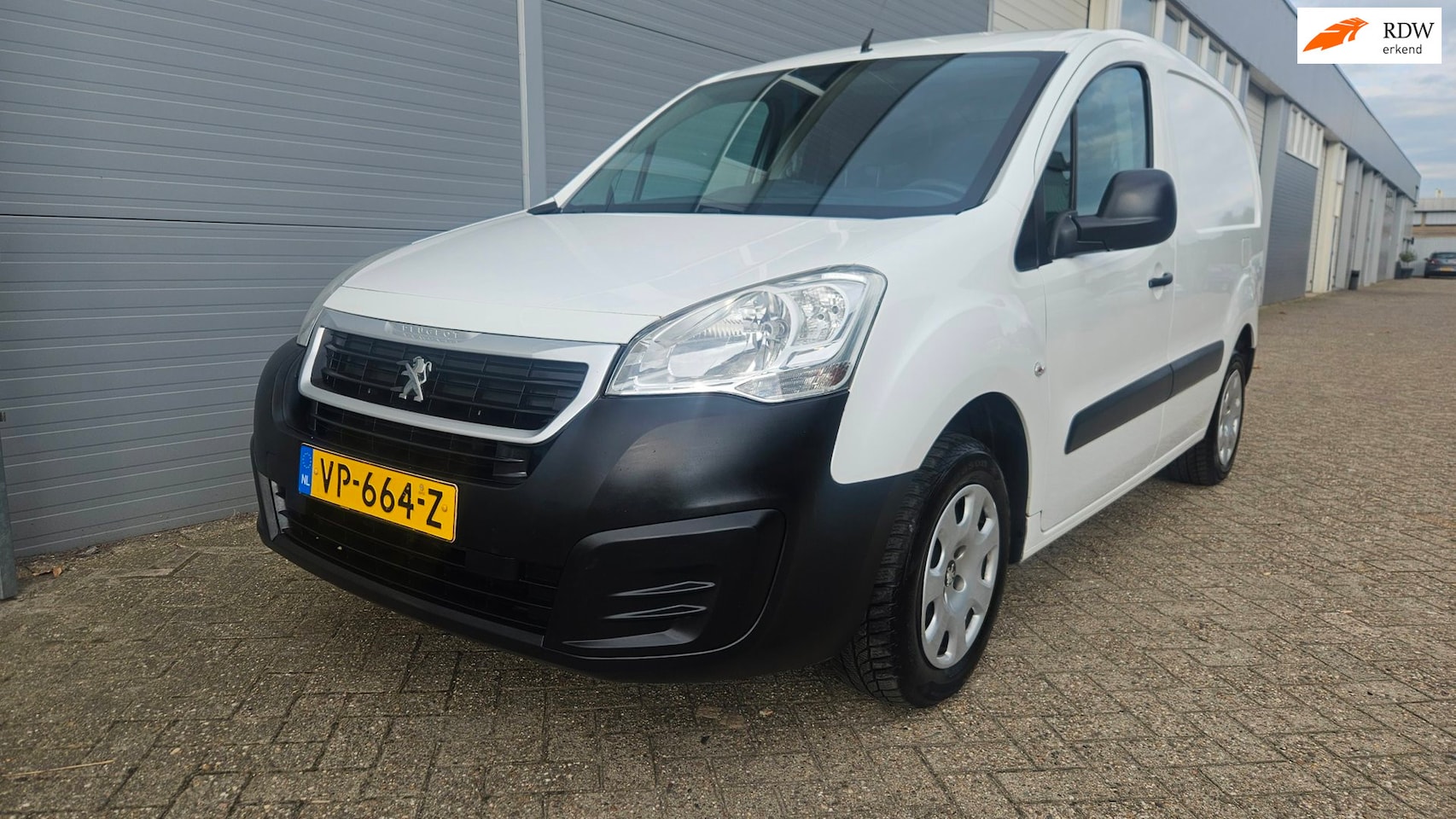 Peugeot Partner - 120 1.6 BlueHDi 75 L1 Première | Airco | APK 09-2027 1 ste eigenaar - AutoWereld.nl