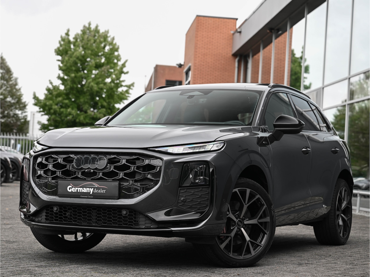Audi Q3 - 1.5 e-hybrid 272pk S-Line Pano Head-Up Sonos E-Zetels M-Led Adapt.Demp Keyless VOL! - AutoWereld.nl