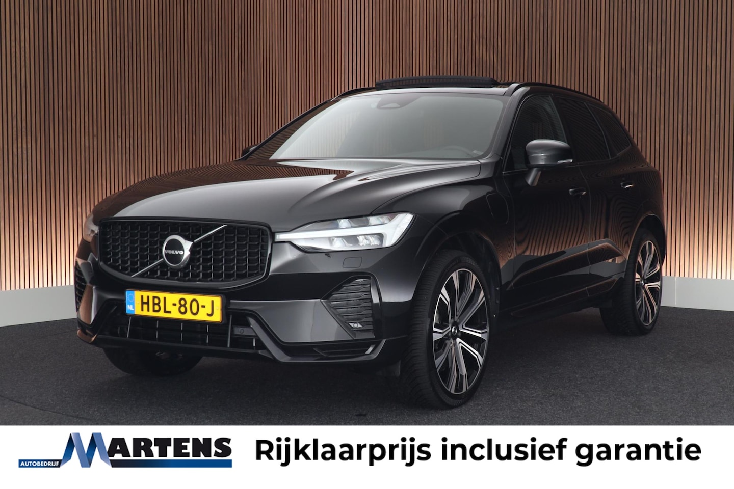 Volvo XC60 - 2.0 T6 Plug-in hybrid AWD Plus Dark Trekhaak Camera Memory Keyless Panoramadak Navigatie - AutoWereld.nl