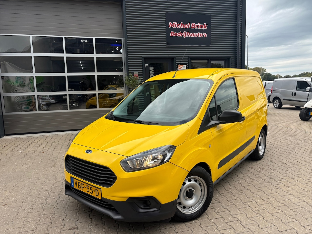 Ford Transit Courier - 1.5 TDCI Ambiente Airco - AutoWereld.nl
