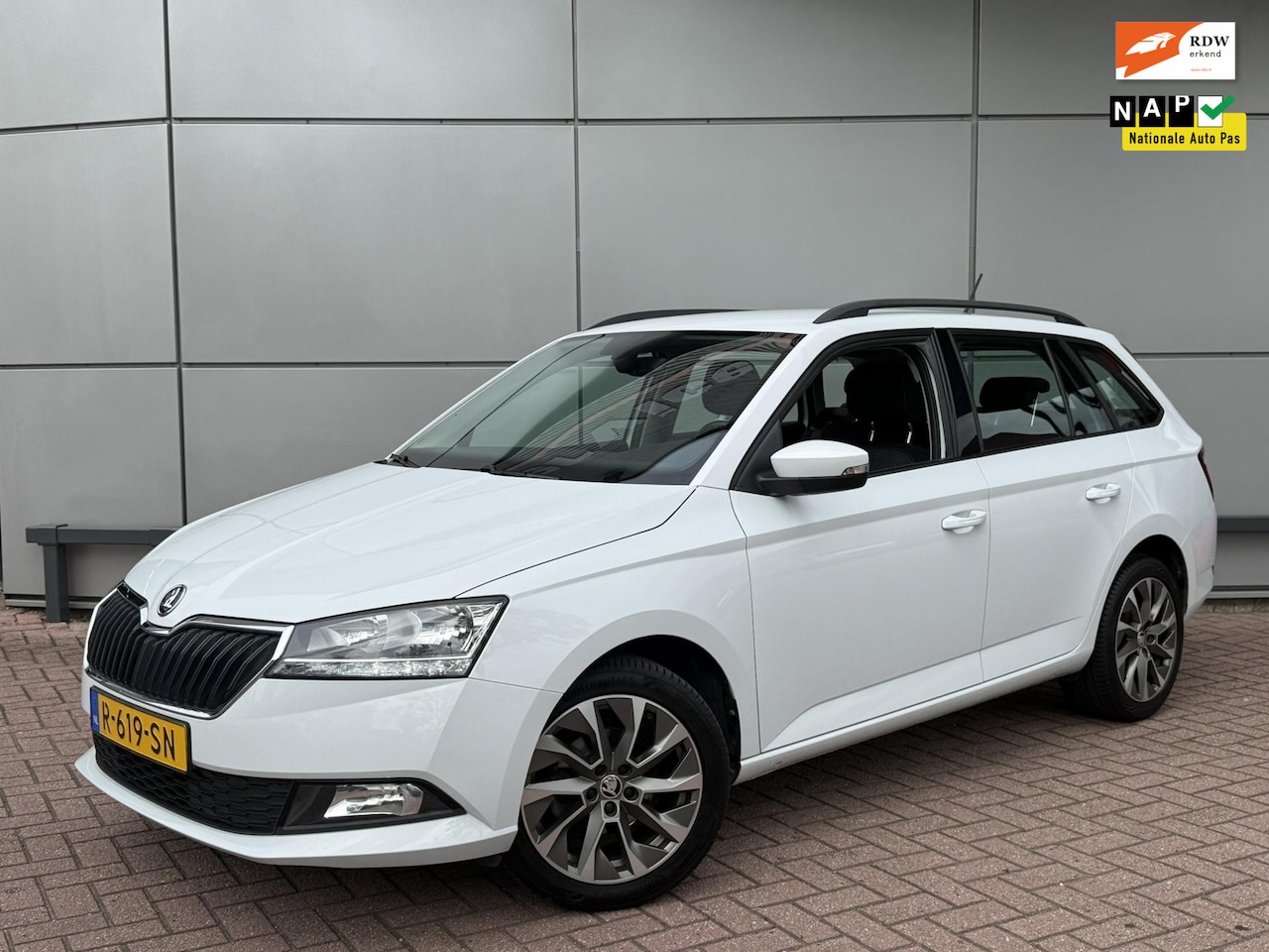 Skoda Fabia Combi - 1.0 TSI Business Edition | Trekhaak | Navigatie | - AutoWereld.nl