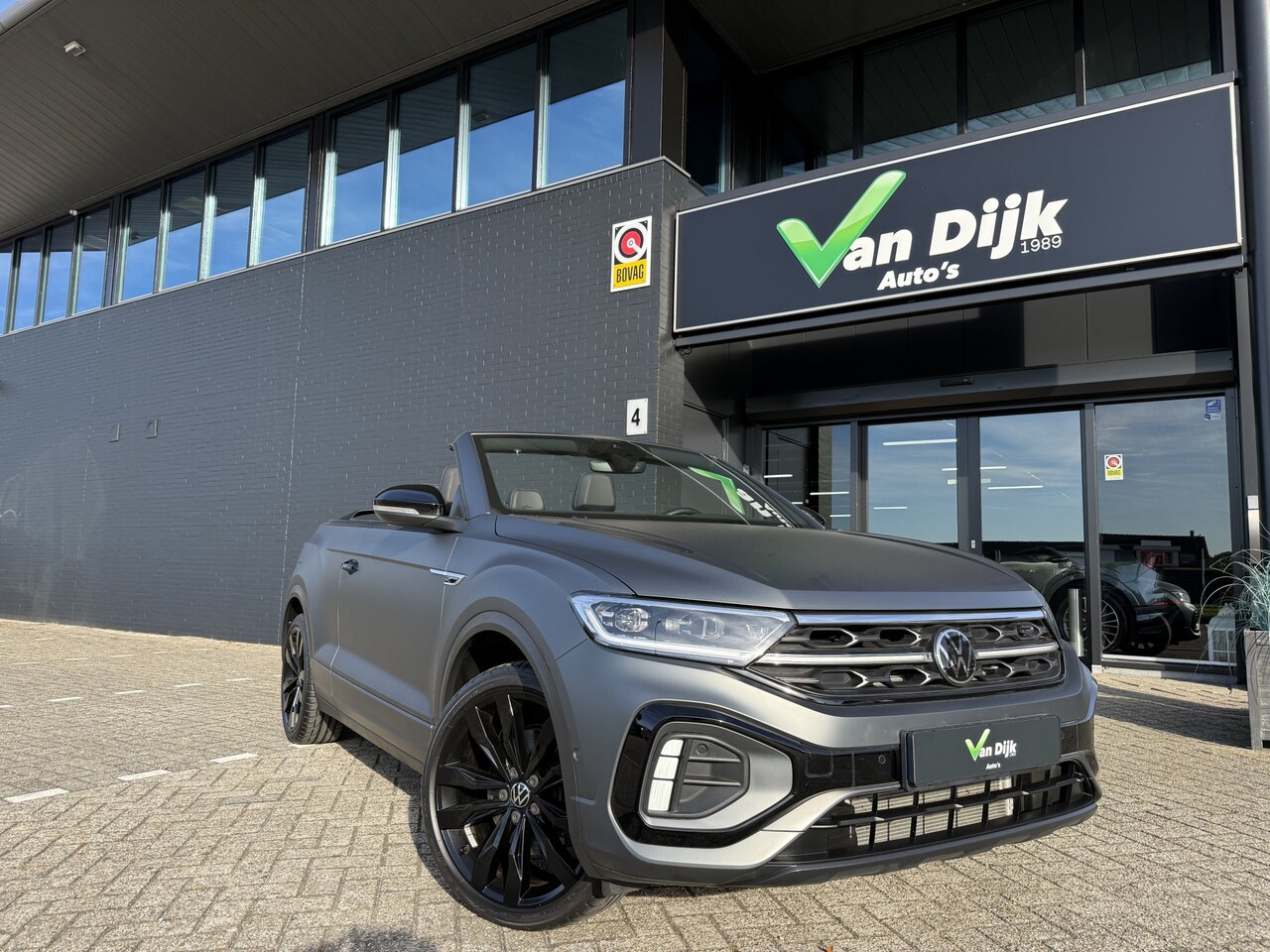 Volkswagen T-Roc Cabrio - 1.5 TSI R-Line Edition Grey Navi Camera Virt.Cockpit Trekhaak 18" - AutoWereld.nl