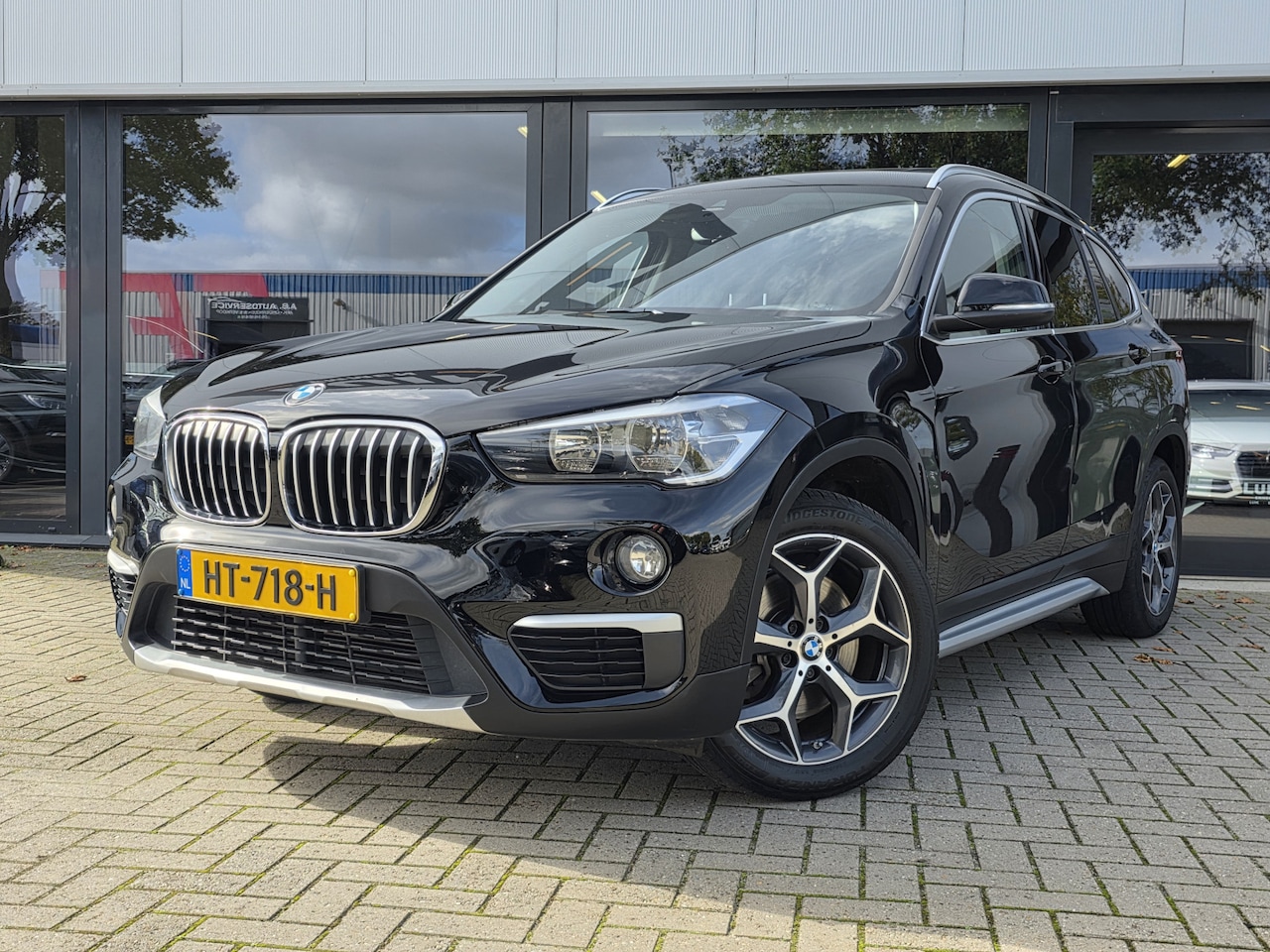BMW X1 - xDrive20i xLine + PANO DAK + LM VELGEN + NAVIGATIE - AutoWereld.nl